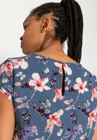 ONLY ONLNOVA LUX - T-shirt estampada - blue