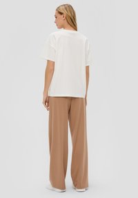 QS MIT FRONT - T-Shirt print - creme