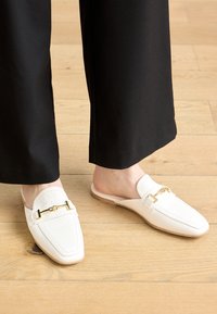 GLORY - Hausschuh - white/gold coloured