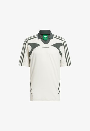 Polo blanc à manches courtes avec accents gris foncé, col en V et trois bandes sur les épaules. Logo de la marque sur le devant.