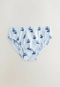 Bas de maillot de bain bleu clair avec une taille élastique. Présente un motif répété de bateaux bleu foncé et des accents noirs. Tissu ferme et lisse.