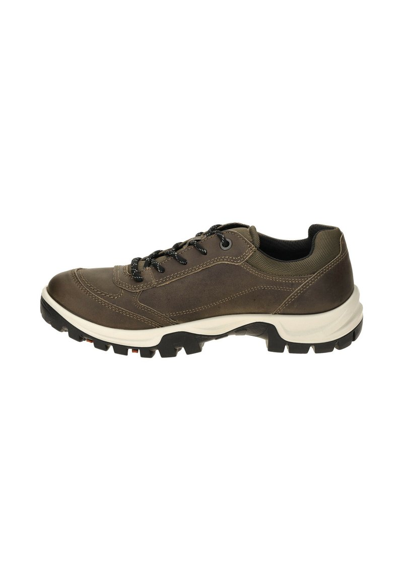 Zapato de senderismo marrón con cordones, parte superior de cuero texturizado, cuello acolchado y suela de goma negra y resistente para tracción.