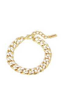 Pulsera de tono dorado con un diseño de cadena y acentos ovalados de esmalte blanco, y cierre de langosta. Incluye una etiqueta de marca.