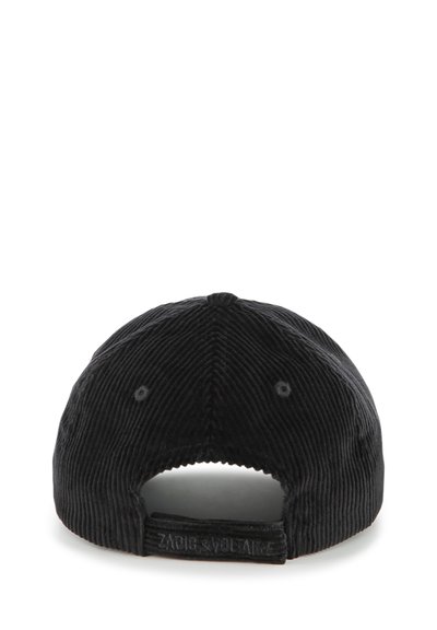 Cappello in corduroy nero con corona arrotondata, fori di ventilazione e un cinturino regolabile con un dettaglio del logo sul retro.