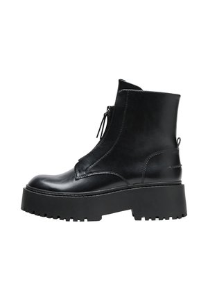Stradivarius, PLATFORM CASUAL FLAT BOOTS IN BLACK - Bottines à plateau - black