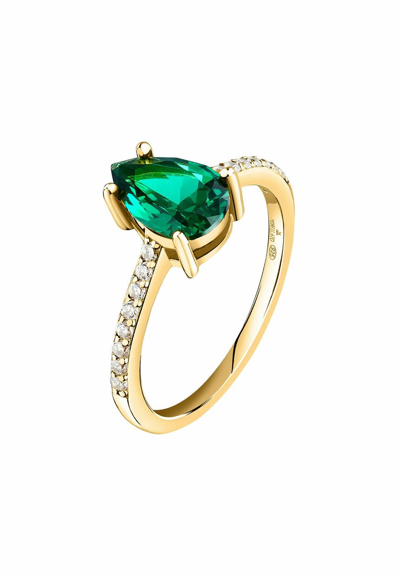 Anello d'oro con una pietra verde a forma di pera circondata da piccoli zaffiri chiari lungo la fascia, con una finitura liscia e lucida.