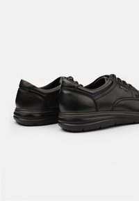 Bata Stringate sportive - schwarz