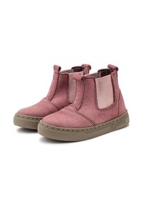 Botas de tobillo de cuero rosa con paneles laterales elásticos, punta redondeada y superficie texturizada. Cuenta con una suela de goma y acentos de costura.
