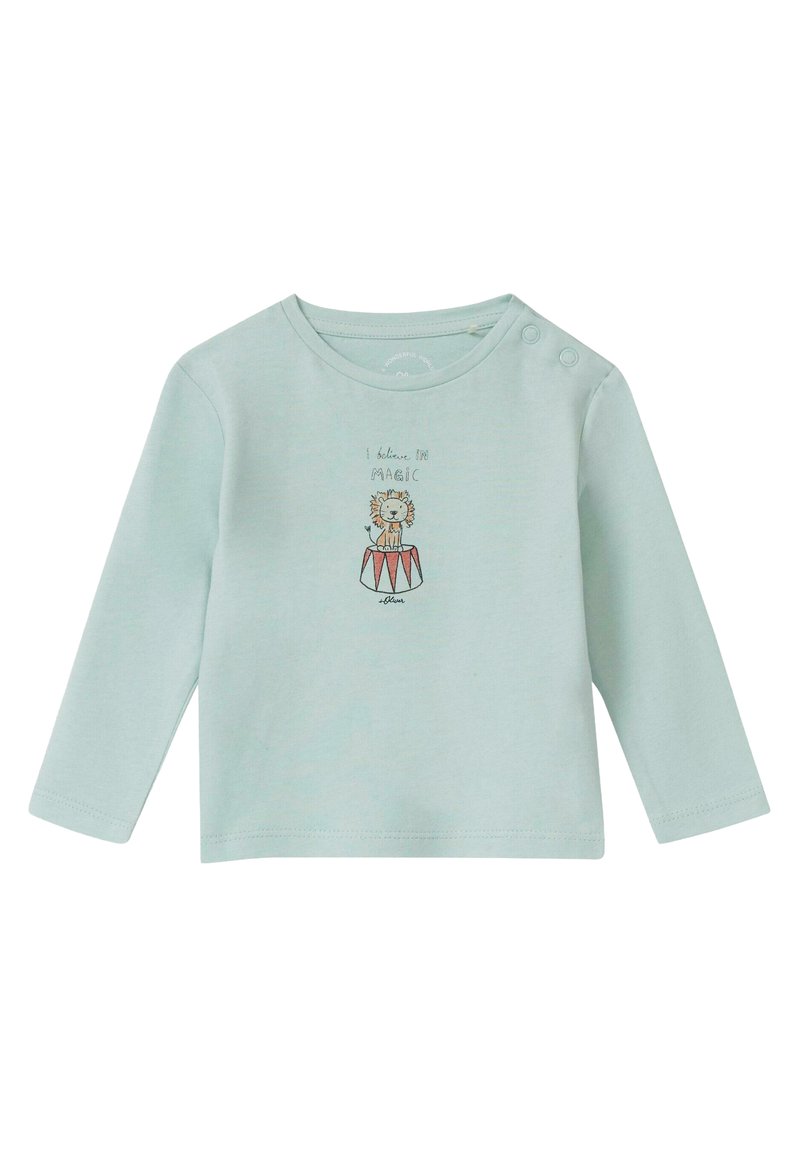 Lichtblauwe langemouwen shirt van zachte stof met een illustratie van een leeuw op een circuspodium met de tekst "Ik geloof in MAGIE".