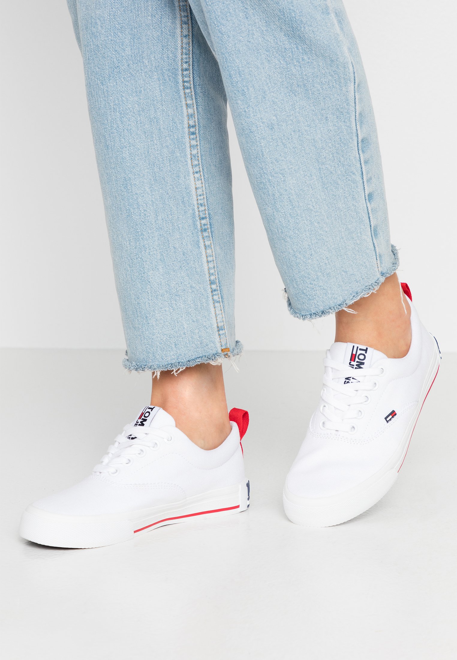 tommy jeans low cut sneaker