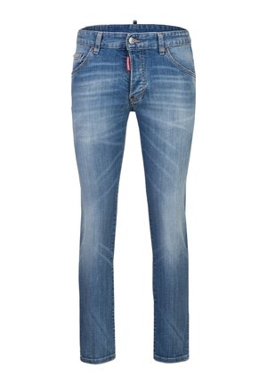 Herrenblaue, ausgebleichte Slim-Fit-Jeans mit Knopf- und Reißverschluss, Vorder- und Hintertaschen sowie einem roten Etikett an der rechten Vorderhose.