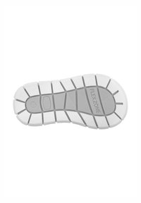 Suola di scarpa in gomma bianca con scanalature flessibili, un motivo testurizzato e un marchio al centro. Durevole e progettata per offrire aderenza e comfort.