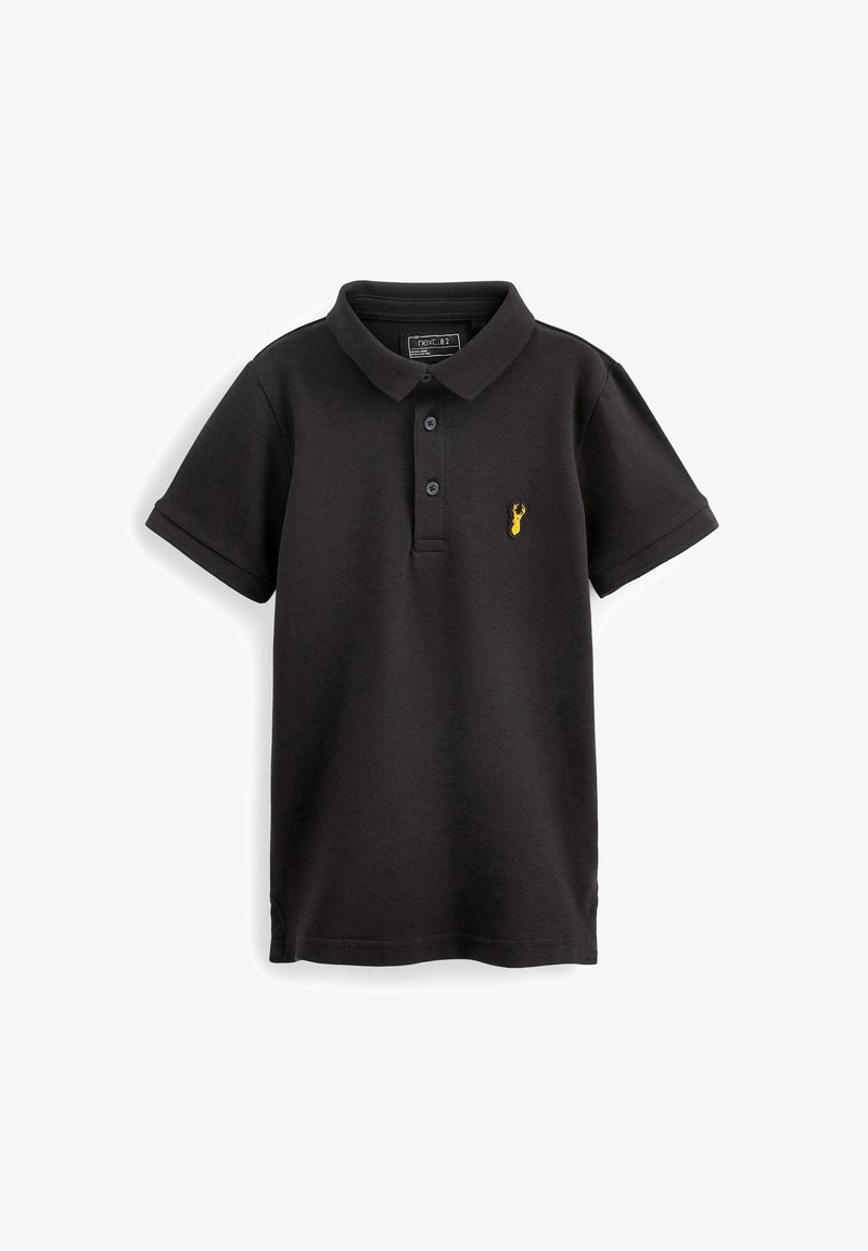 Černé polo tričko z bavlny s klasickým límečkem, krátkými rukávy a žlutým logem humra na levé části hrudi.