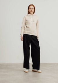 GANT TONAL SHIELD HOODIE - Hoodie - soft oat