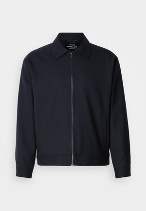 Svarte zip-up jakke med krage, laget av glatt stoff. Har sidelommer og ribbestrikkede mansjetter ved ermene og nederkanten.