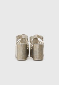 Melissa STATION 79 II - Sandales compensées - gold-coloured