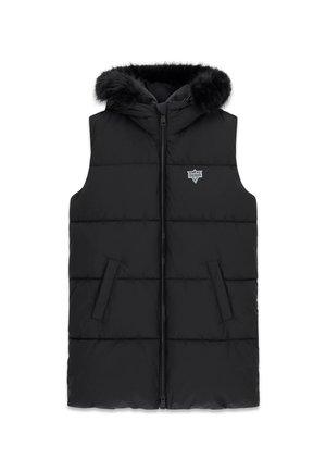 Gilet matelassé noir avec une fermeture éclair sur le devant, une capuche doublée en fourrure et deux poches avant. Présente un logo sur la poitrine gauche. Tissu lisse et texturé.