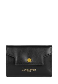 Portefeuille en cuir noir avec une finition texturée, doté d'une fermeture à bouton en doré et d'un logo doré en relief sur le devant, design rectangulaire compact.