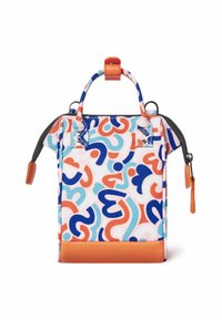 Bunte gemusterte Tasche mit weißem Grund, die blaue, orange und türkisfarbene Wirbel zeigt. Sie hat einen stabilen orangen Boden und doppelte Griffe.