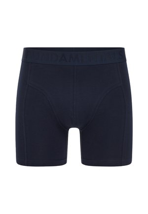 Tengerészkék boxeralsó varrott varratokkal és „FUNDAMENTALS” feliratú márkás elasztikus derékrésszel.