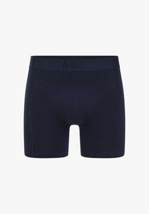 Tengerészkék boxeralsó varrott varratokkal és „FUNDAMENTALS” feliratú márkás elasztikus derékrésszel.