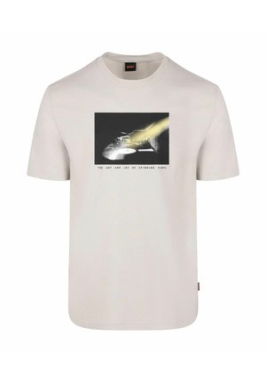 Beige T-shirt met een afbeelding van een platenspeler met een gele lichtstraal en de tekst "De kunst en vreugde van het draaien van vinyl."