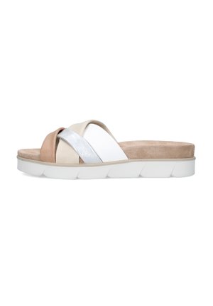 Sandalo slide con suola spessa bianca e tre ampie fasce sovrapposte beige, argento e bianco su una soletta beige.