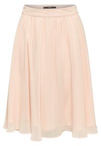 Lichtroze, vloeiende rok gemaakt van doorschijnende stof met geplooid ontwerp en een gladde tailleband, vallend tot halverwege de kuit.