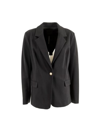 Blazer negro de diseño ajustado, con solapas de muesca, un solo botón dorado y dos bolsillos frontales, fabricado en una tela suave.