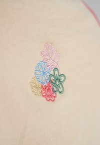 Thumbnail Image 10