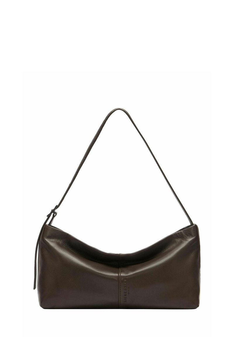 Ciemnobrązowa skórzana torba na ramię z pojedynczym paskiem i subtelnym pionowym przeszyciem na środku przedniej części.