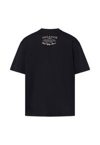 Zwarte T-shirt van katoen, met korte mouwen en een ronde hals. Het ontwerp op de achterkant bevat witte tekst en decoratieve accenten.