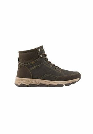 Brauner hoher Wanderschuh mit gepolstertem Knöchel, Vorderseite mit Schnürung, beiger strukturierter Sohle und sichtbaren Nähten an der Oberseite.