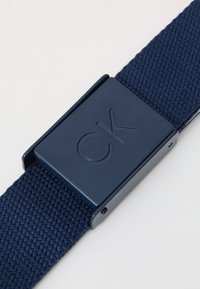 Calvin Klein Golf MONOGRAM BUCKLE BELT - Pas - navy