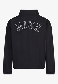 Chaqueta negra de Nike con un logo blanco bordado en la espalda, de diseño sólido, mangas largas y puños elásticos para un ajuste ceñido.
