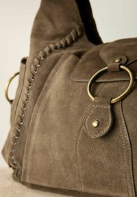 Next WHIPSTITCH - Taška s příčným popruhem - taupe