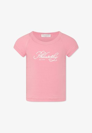 Różowa bawełniana koszulka z prążkowaną fakturą, z krótkimi rękawami i okrągłym dekoltem. Z przodu znajduje się napis w białym kolorze "Philosophy EST. 1784."
