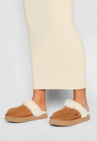 UGG Clogs - cognac