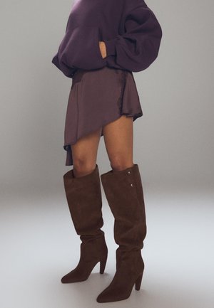 Cizme cu toc - brown