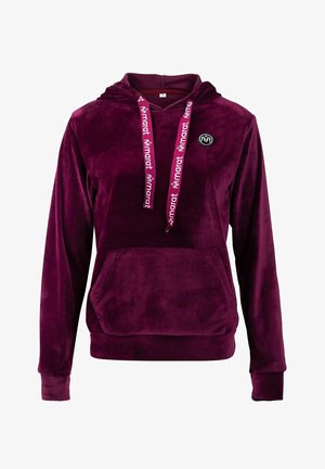 Fioletowa bluza z kapturem z welwetu, z kangurzą kieszenią, kontrastowymi sznurkami z logo oraz okrągłą naszywką logo na klatce piersiowej.