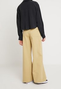 Weekday Tygbyxor - beige