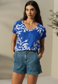 Next V-NECK BUBBLE HEM - REGULAR FIT - Triko s potiskem - blue white print