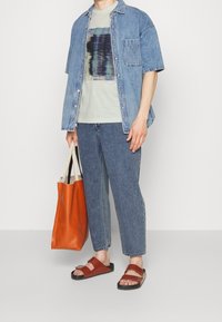 Emporio Armani T-shirt med print - white