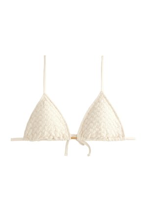 Horgolt háromszög bikini felső tört fehér színben, vékony pántokkal és megkötős záródással. Texturált minta és diszkrét fém részlet a középen.