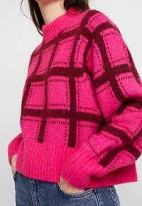 Monki Trui - neon pink