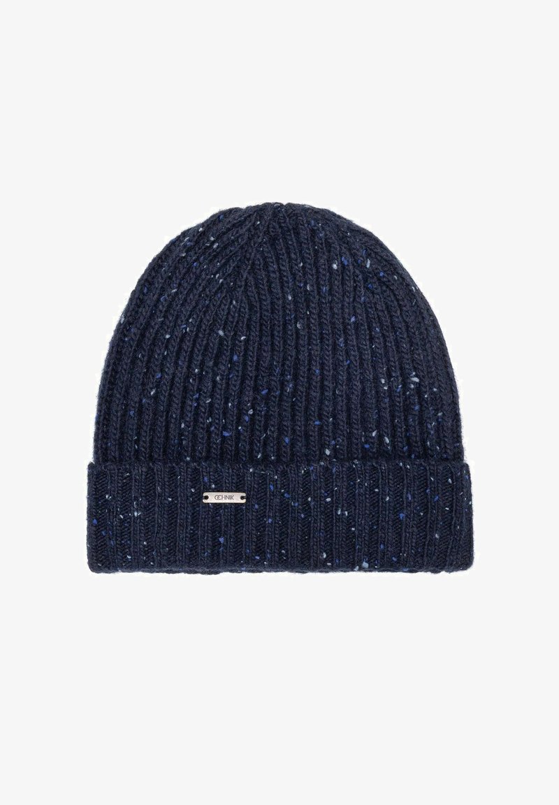 Granatowa czapka z dzianiny o prążkowanej fakturze z wzorem w drobne kropeczki i podwiniętym mankietem, z małą prostokątną metalową metką marki.