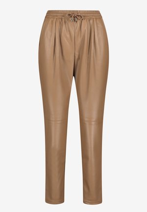 Jogging en cuir marron avec une taille élastique et un cordon de serrage. Présente des plis à l'avant et un design de jambe effilée. Texture lisse.
