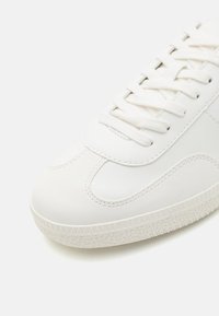 Call it Spring IMPALLA - Sportcipő - white