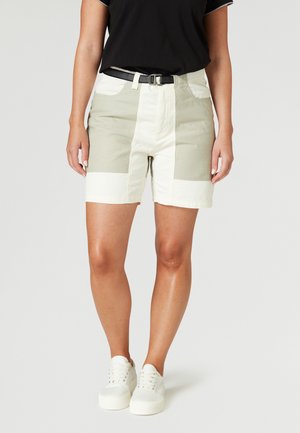W MIST BLOCKED - Shorts - off white