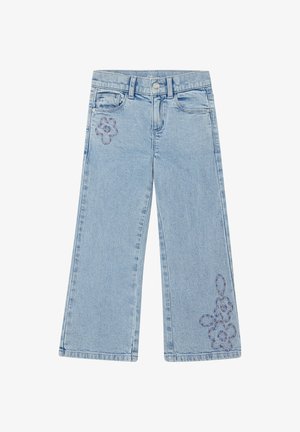Jean large bleu clair avec broderie florale sur la cuisse gauche supérieure et la jambe droite inférieure, poches avant et passants de ceinture.